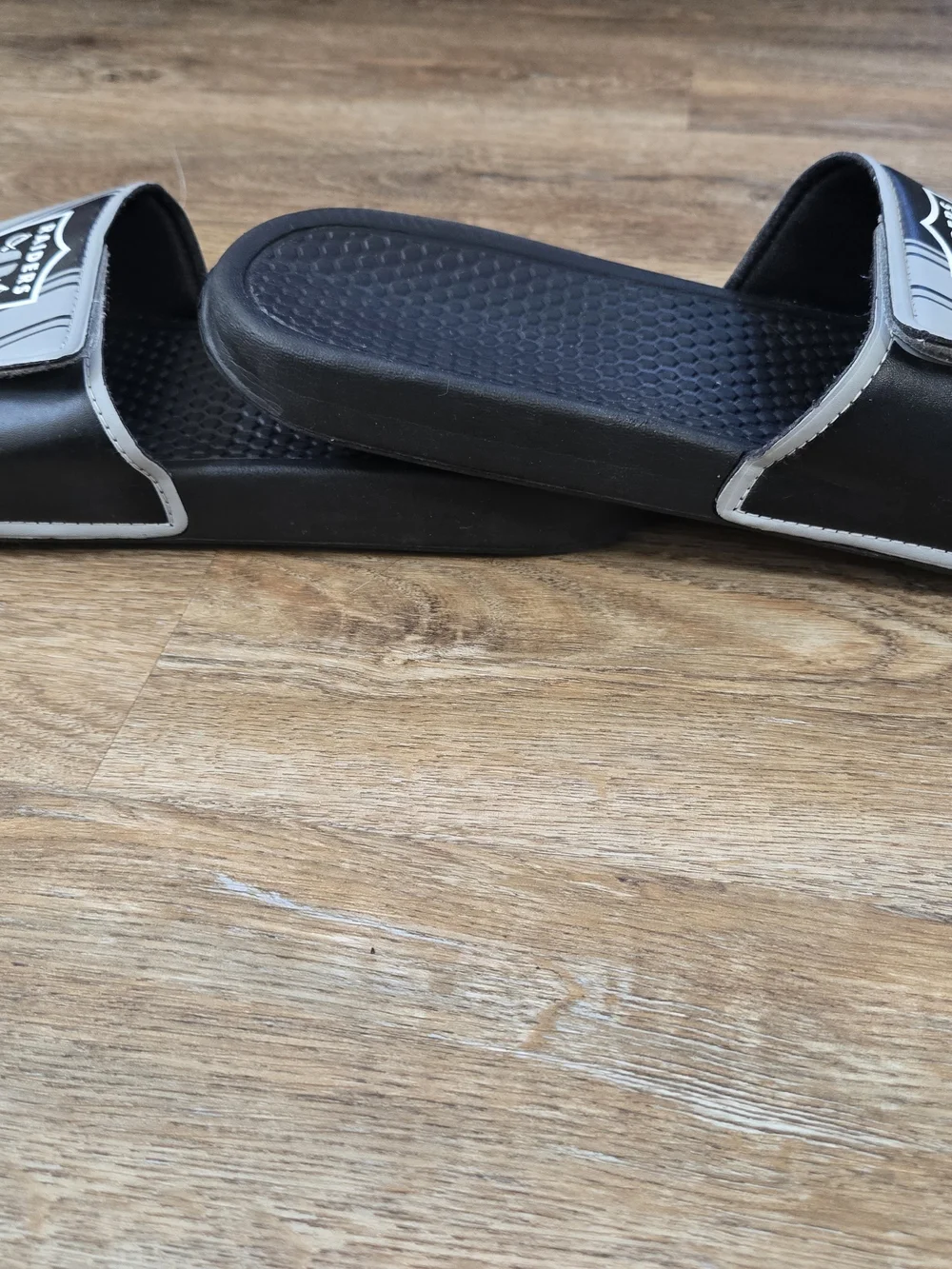 NFL Men's Raiders Black & Gray Slide Sandals